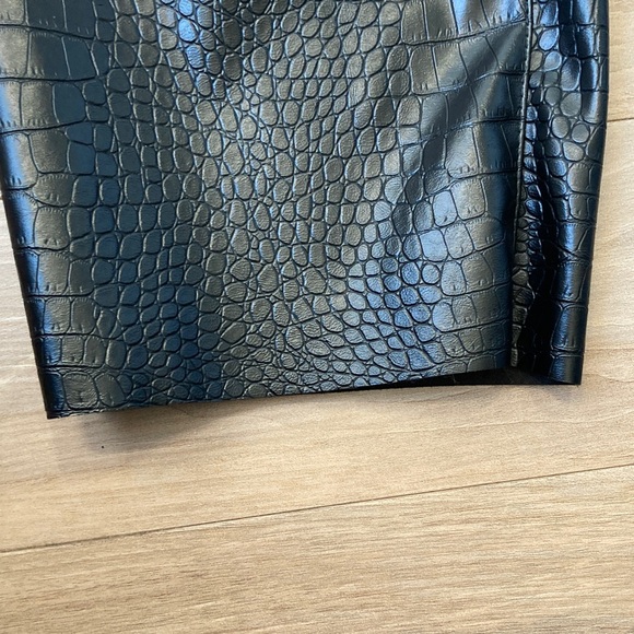 Offer $15 Baccini embossed black beauty pant faux crocodile animal print 10 - Picture 7 of 17
